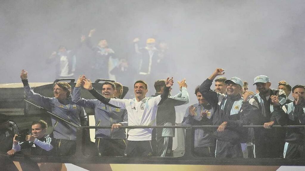 Con Scaloni al frente y sin Messi, la Selección fue ovacionada en su regreso tras el Mundial 2026
