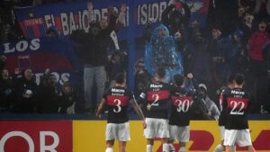 Tigre goleó a Nacional en Montevideo y quedó cerca de los octavos de la Sudamericana Jugadores de Tigre celebran un gol ante Nacional por la Copa Sudamericana.