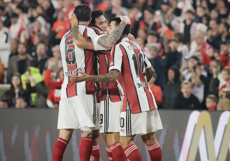 River derrotó 2-0 al líder Argentinos 