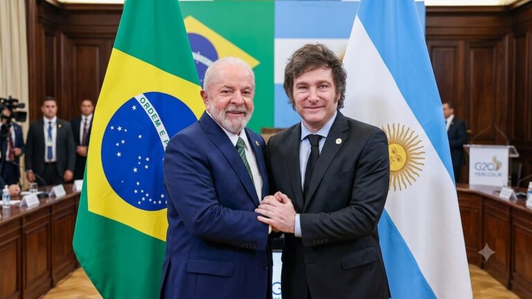 Las banderas de Argentina y Brasil representan la relación bilateral.