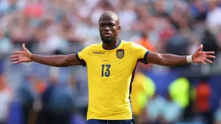 Enner Valencia durante un partido con la selección de Ecuador en el Mundial 2026.