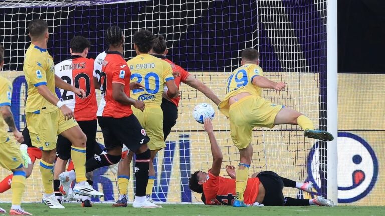 Fiorentina perdió 3-0 ante Frosinone