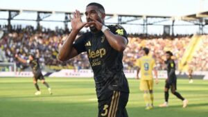 Juventus debutó con triunfo ante Frosinone y Spalletti comenzó la Serie A con el pie derecho Juventus venció a Frosinone en el debut de la Serie A