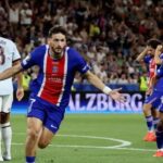 Kvaratskhelia celebra su gol para PSG ante Aston Villa