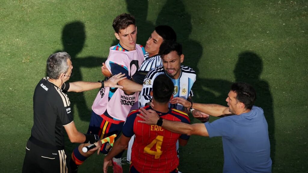 FIFA sancionó a jugadores de Argentina por los incidentes de la final del Mundial