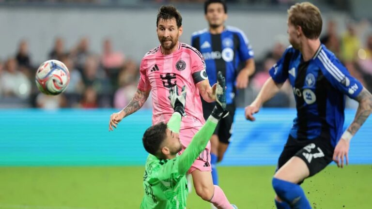 Messi uno de sus goles ante Montreal