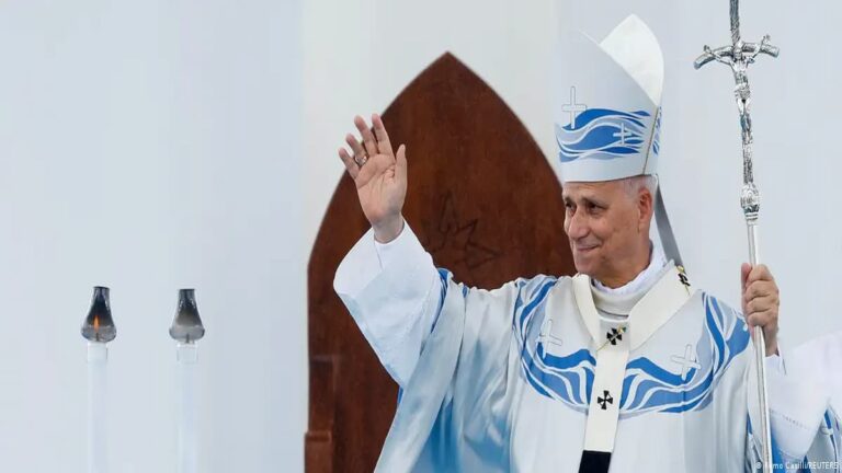 Papa León XIV durante un llamado por la paz en Medio Oriente