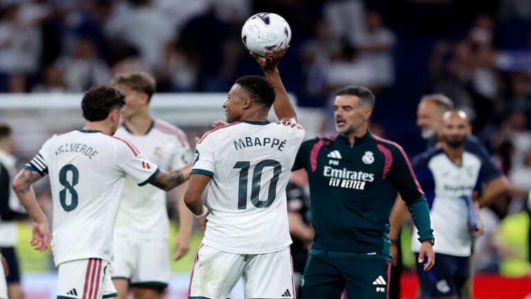 Real Madrid goleó a Real Sociedad con tres goles de Mbappé