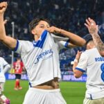Thiago Aguirre celebra su primer gol con Vélez frente a Independiente.
