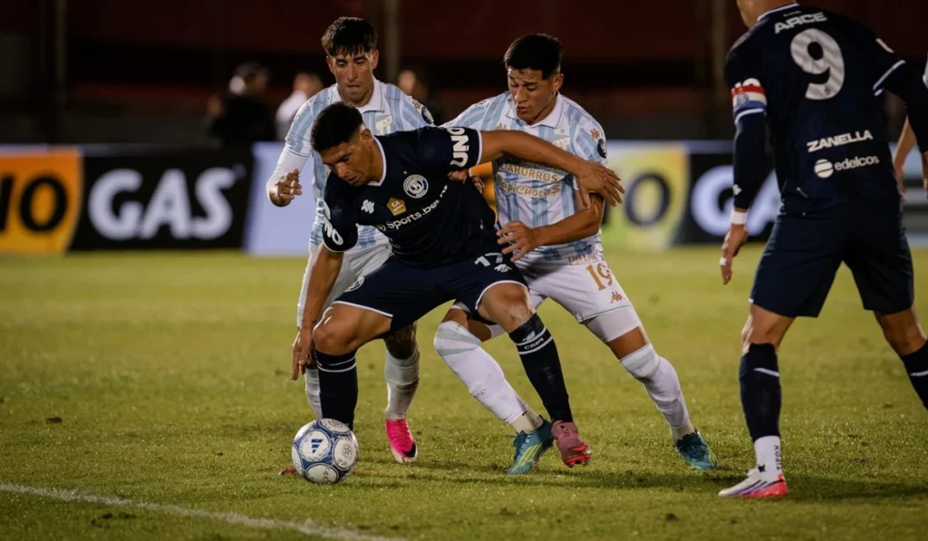 Atlético Tucumán eliminó al campeón y se metió en semifinales