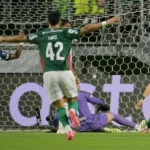 Agustín Giay marca el gol de Palmeiras ante Liga de Quito