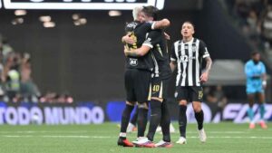 Jugadores de Atlético Mineiro festejan un gol en la Copa Sudamericana