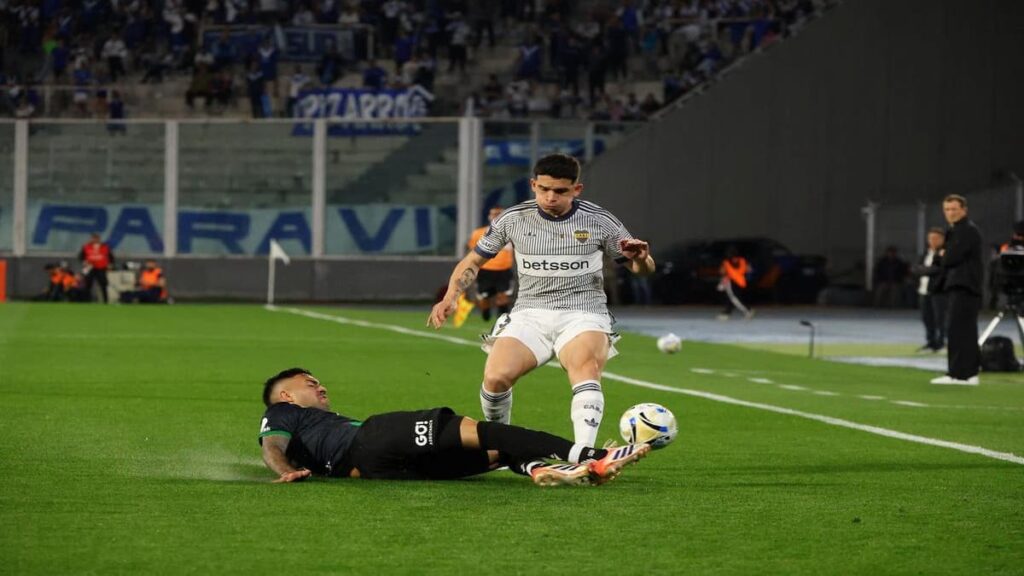 Boca sufrió hasta el final, pero venció a Vélez en los penales y sigue en carrera