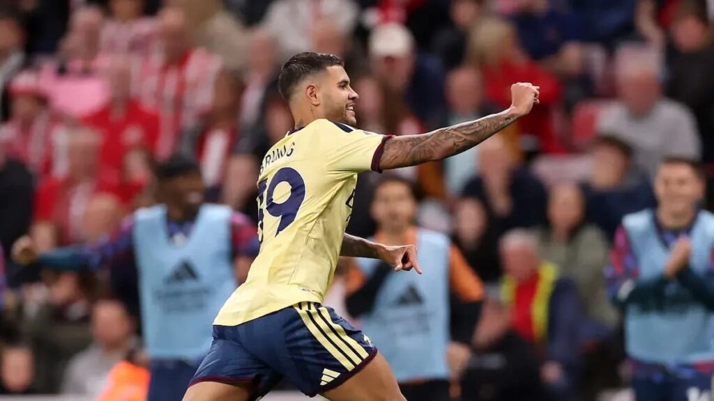 Arsenal ganó en Sunderland con un golazo de Guimarães y sigue con puntaje ideal