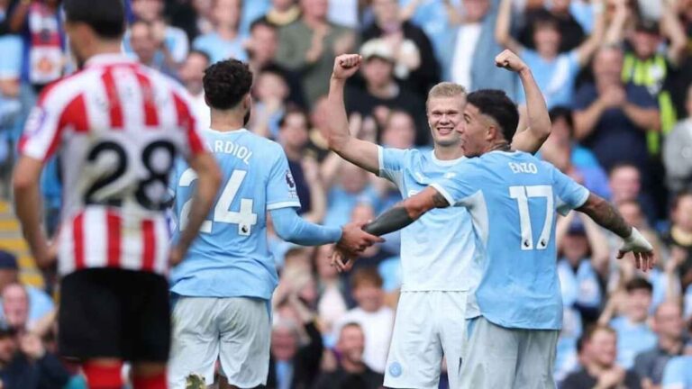 Enzo Fernández celebra su anotación con la camiseta del Manchester City