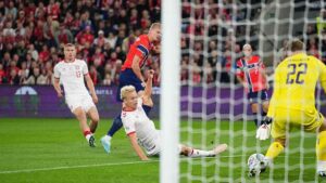 Noruega le ganó 3 a 2 a Dinamarca en un partidazo por la UEFA Nations League Erling Haaland festeja su gol para Noruega ante Dinamarca