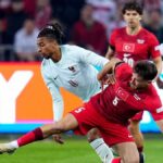 Disputa de balón en el encuentro entre Francia y Turquía