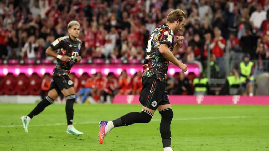 Harry Kane ejecuta un penal ante Unión Berlín