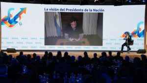 Milei defendió su programa económico y puso el foco en 2027 Javier Milei habló ante empresarios en el Coloquio de IDEA