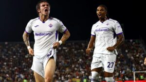 Franco Mastantuono marcó tres goles para Fiorentina ante Venezia