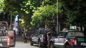 Mendoza: Un nene de 7 años murió tras recibir un disparo durante un ataque en Las Heras Operativo policial tras el tiroteo en Villa Junín, Mendoza