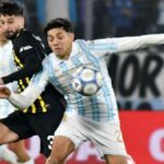 Racing y Atlético Tucumán disputan el partido en el Cilindro