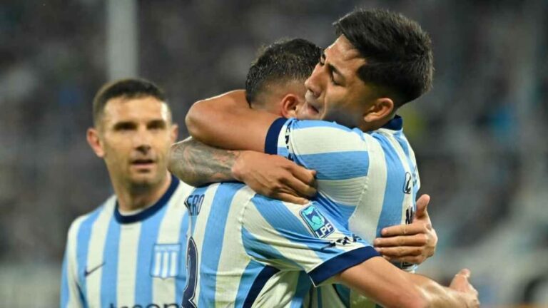 Racing celebra su triunfo 3-1 ante Sarmiento