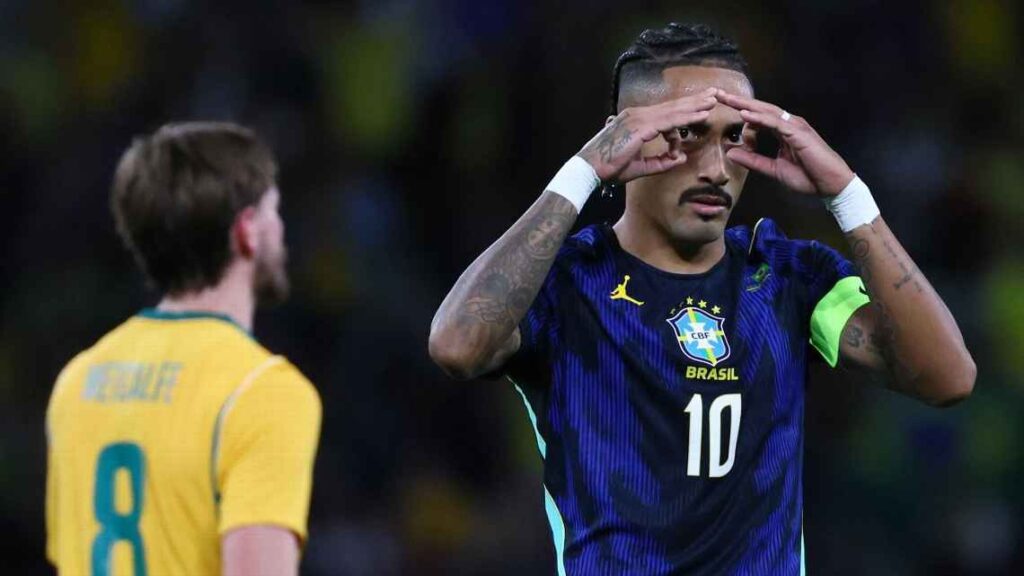 Raphinha durante el encuentro amistoso de Brasil