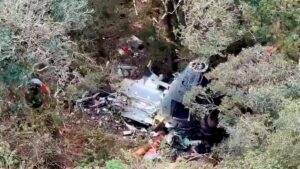 Restos del helicóptero encontrados en una zona serrana de Santa Catarina