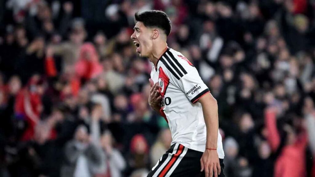 Tomás Galván celebra uno de sus goles para River