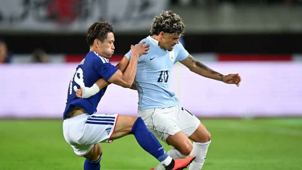 Diego Forlán debutó como DT de Uruguay con una dura derrota ante Japón en la hora