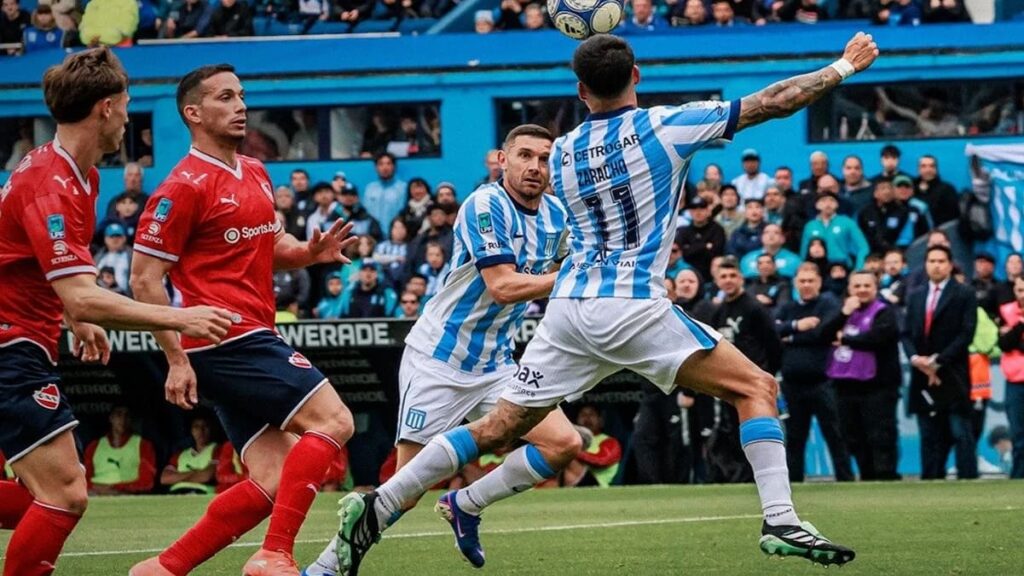 Racing e Independiente empataron 1 a 1 en un vibrante clásico de Avellaneda