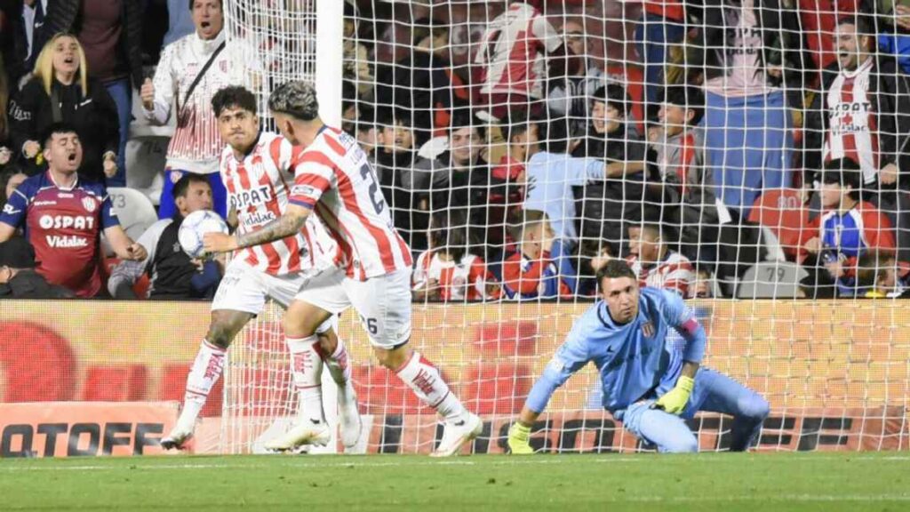 El Tatengue se recuperó tras empezar en desventaja y sumó tres puntos clave en el Estadio 15 de Abril.