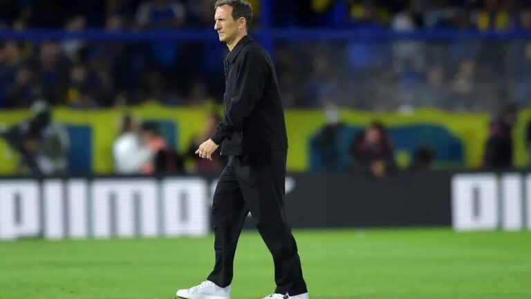 El entrenador Vasco Arruabarrena buscó mantener la ilusión de Boca