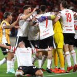 Jugadores de Estudiantes celebran el pase a la final de la Copa Libertadores