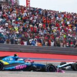 Franco Colapinto con su Alpine cruzado y dañado en la pista de Austin