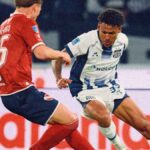 Acción del partido entre Independiente y Talleres en el estadio Kempes