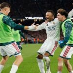 Kylian Mbappé festeja uno de sus goles con Real Madrid ante Barcelona