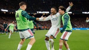 Real Madrid superó a Barcelona en el Camp Nou con dos goles de Kylian Mbappé Kylian Mbappé festeja uno de sus goles con Real Madrid ante Barcelona
