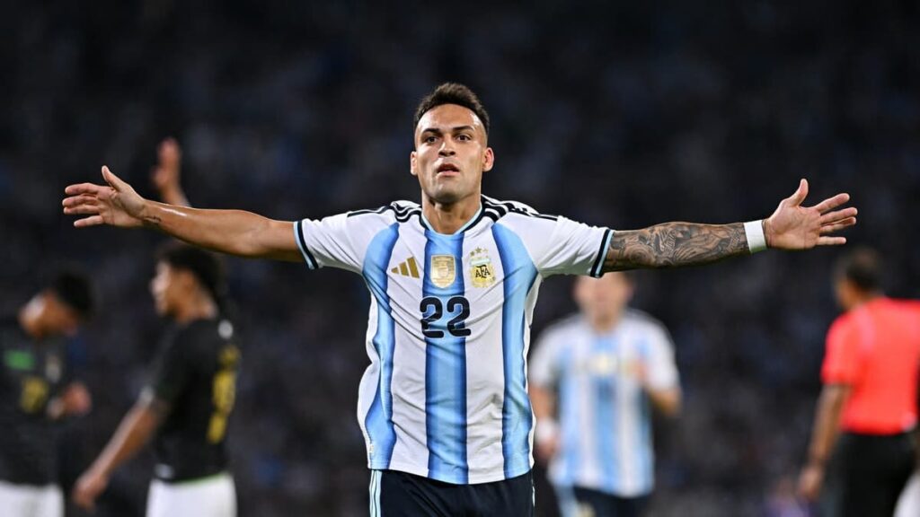 Lautaro Martínez celebra su gol ante Bolivia