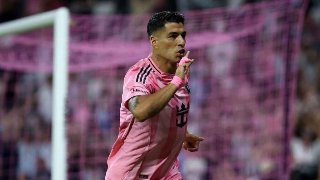 Luis Suárez definio ante la salida del arquero en el partido entre Inter Miami y DC United