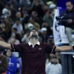 Novak Djokovic celebra su título en el ATP de Beijing