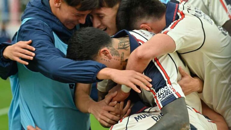 Rodríguez Pagano festeja su gol para San Lorenzo ante Riestra