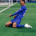 Senny Mayulu festeja el primer gol de PSG ante Lyon en la Ligue 1